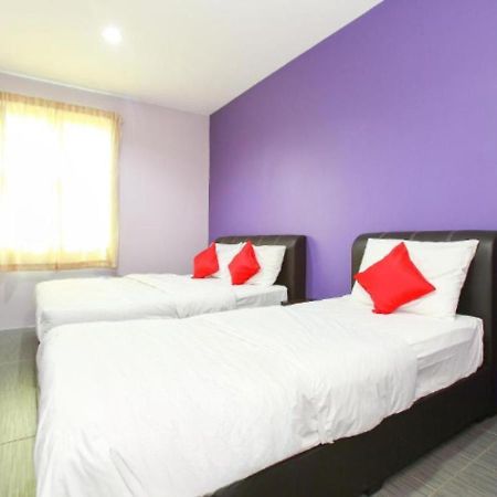 De Hotel Teluk Intan Exterior photo